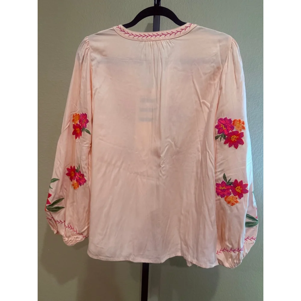 Easel Floral Embroidered Long Sleeve Top in Blush Size S - Picture 3 of 7